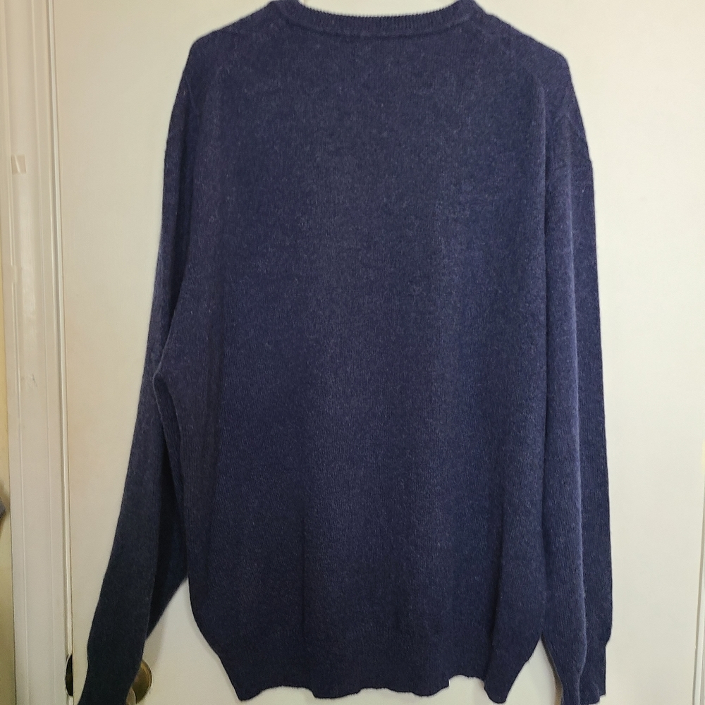 W. H. Belk 100% Cashmere Crewneck Sweater Soft - Picture 5 of 5